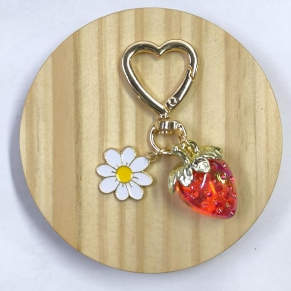 Strawberry and Daisy Keychain/ Bag Charm - Picture 1 of 4